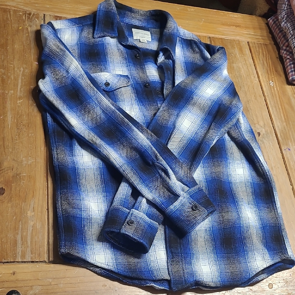 AMERICAN EAGLE : Blue and White Plaid Shirt
